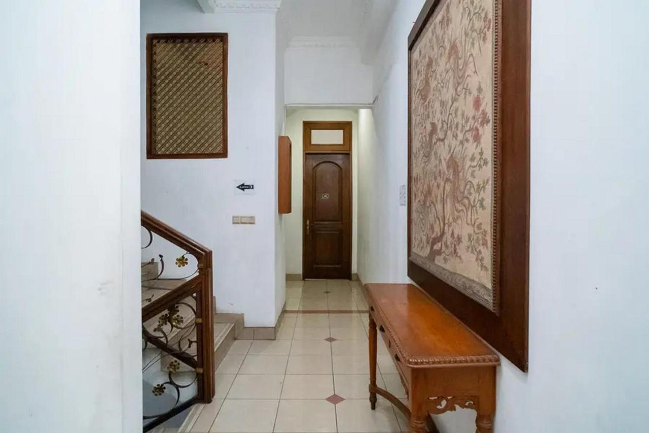 ホテル Puri Saras Bintaro Syariah Mitra Reddoorz Jurangmanggu エクステリア 写真